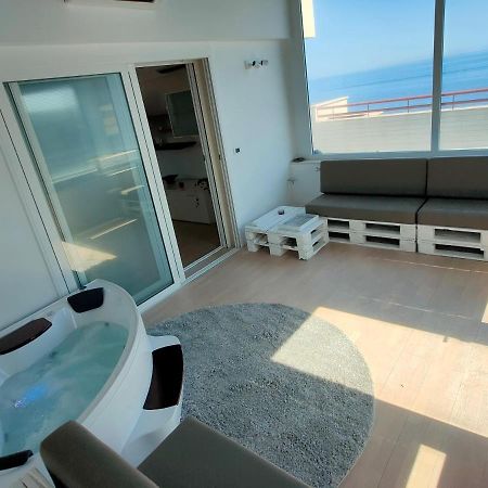 Seafront Suites Бари Экстерьер фото
