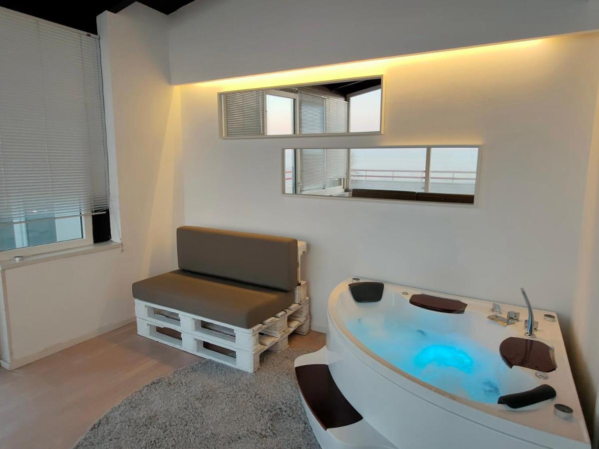Seafront Suites Бари Экстерьер фото