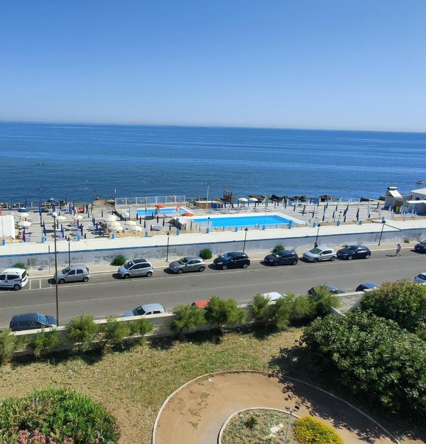 Seafront Suites Бари Экстерьер фото