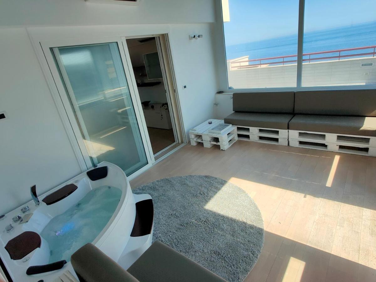 Seafront Suites Бари Экстерьер фото