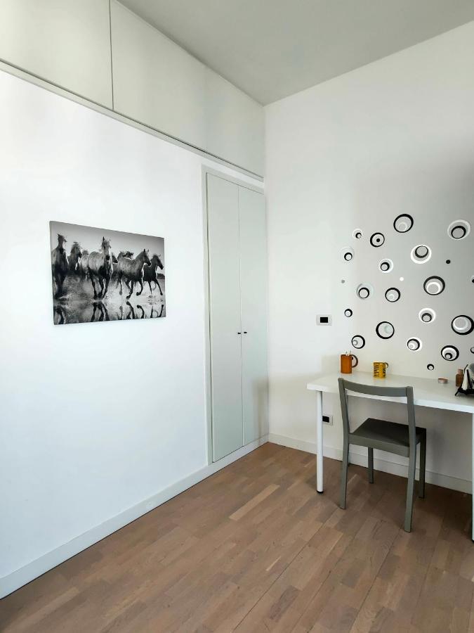 Seafront Suites Бари Экстерьер фото