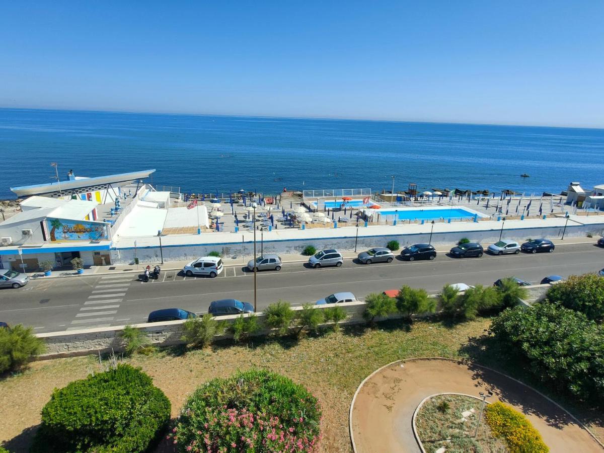 Seafront Suites Бари Экстерьер фото